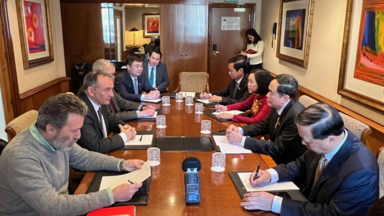 Pôa Trần Thanh Mẫn, Kăn xiâm phŏ hnê ngăn Kuô̆k hô̆i lăm pôu pêi cheăng a Tây Ban Nha