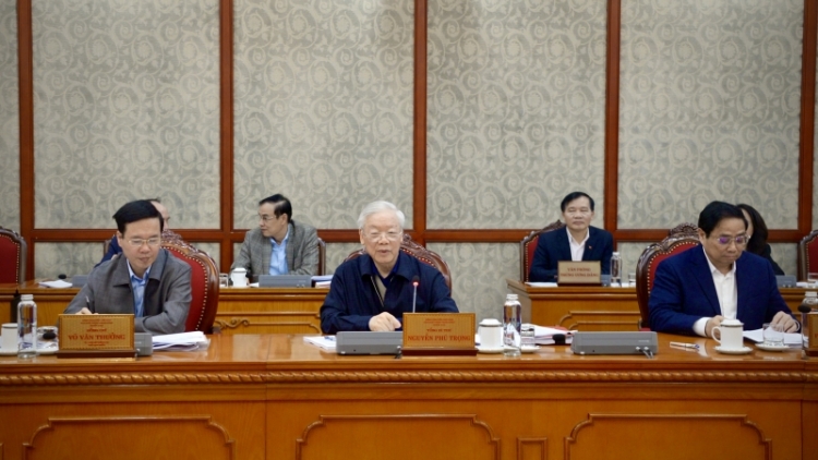  Tổng Bí thư Nguyễn Phú Trọng leo rơh rƀŭn nchră n’gâng kan chính trị, an tâm rgop nău mpeh trong kan nglôch lôch 10 năm ƀư tĭng Nghị quyết mbrô 15-NQ/TW