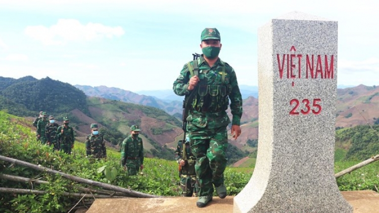 Bhrợ têng pazêng bh’rợ đối ngoại bha lâng coh truih c’noong k’tiêc 