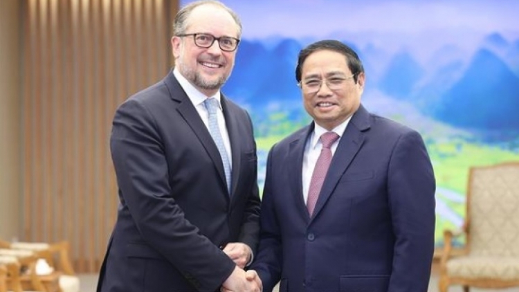 Khua dêh čar tŭ jum Khua ding jum pơtom hiăp dêh čar Áo