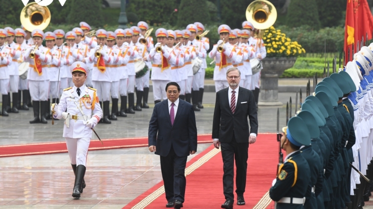 Pôa Phạm Minh Chính, Ngế pro xiâm hnê ngăn Chin phuh pơkuâ leh tơdah Ngế pro xiâm hnê ngăn kong têa Séc - pôa Petr Fiala 