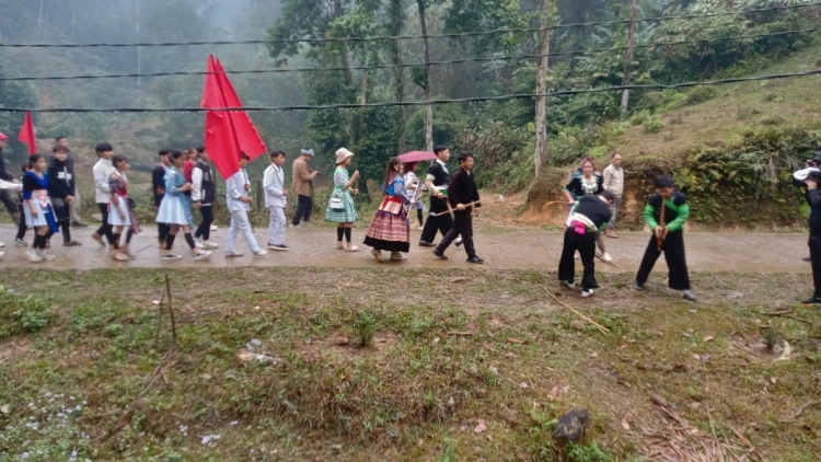 JALAN KHIK IEK GLAI DI URANG MÔNG DAOK DI NÀ HẨU