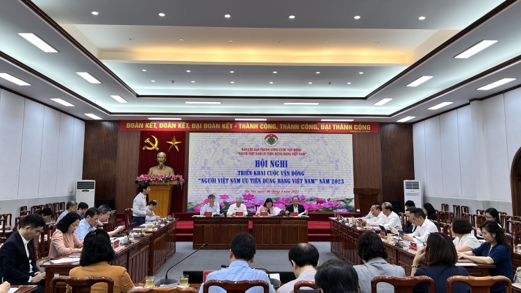 Mơdêk tơbleăng mơhnhôk ‘’Mơngế Việt Nam xúa tơmeăm Việt Nam" 