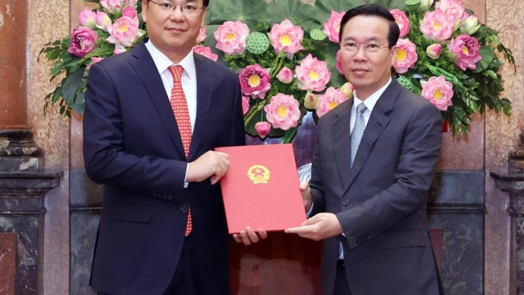 Củ tịc lơgar Việt Nam ồng Võ Văn Thưởng jàu Kơrnoăt pồ Đại sứ lơgar Việt Nam tàm lơgar Nhờk 