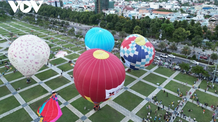 Tơơp bhrợ bhiêc bhan khinh khí cầu đhị thành phố Quy Nhơn