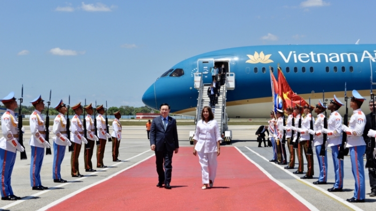 Pôa Vương Đình Huệ, Kăn xiâm hnê ngăn Kuô̆k hô̆i lăm pôu pêi cheăng kong têa Kŏng hòa Cuba