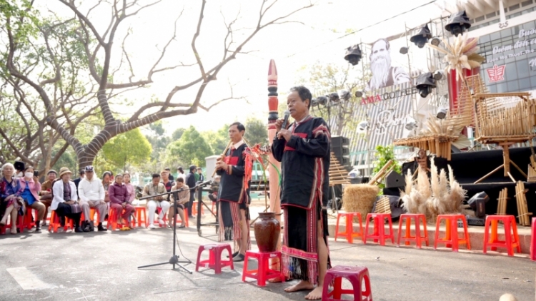 Dak Lak: Mơgêi 15 hơnăm pêi pro Pơkâ 23 ‘na pơtối mơjiâng ƀă mơnhông văn hok, nghệ thuâ̆t tung rơxông nếo