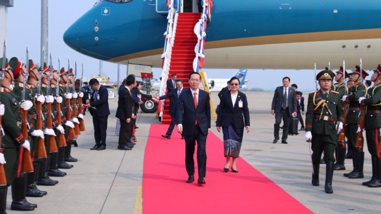 Kơdră chĕp pơgơ̆r Teh đak Võ Văn Thưởng năm tơ̆ Vientiane, iung năm tơmang teh đak Lào