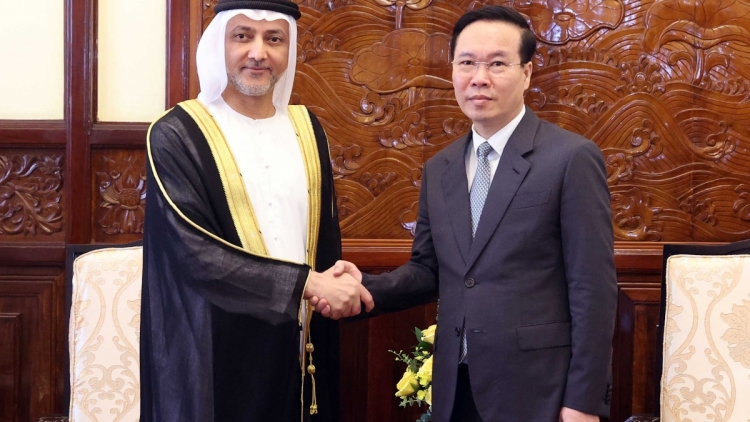 Chủ tịch nước Võ Văn Thưởng tr’lum lâng apêê Đại sứ tước pa đớp Quốc thư