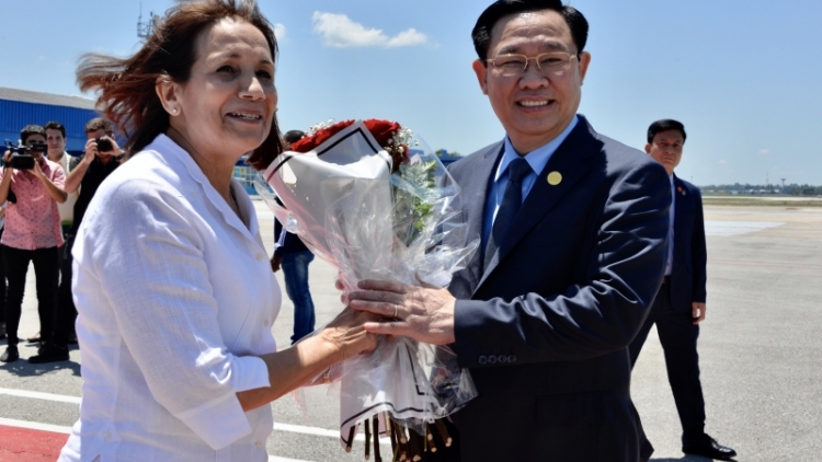 Chủ tịch Quốc hội Vương Đình Huệ tước ooy Cộng hoà Cuba