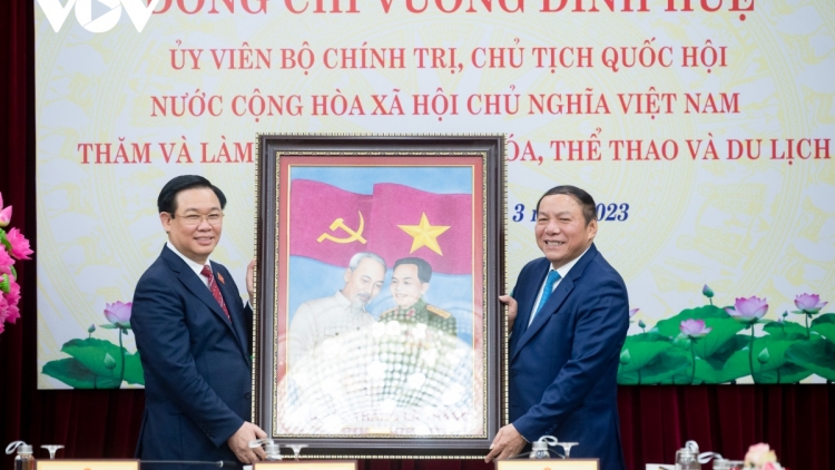 Chủ tịch Quốc hội Vương Đình Huệ: Pa dưr văn hóa zêng thể chế lâng pr’đơợ c’rơ