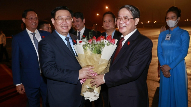 Chủ tịch Quốc hội Vương Đình Huệ dưr lướt tơợ Hà Nội tơớp lướt lum lêy Cộng hoà Cuba