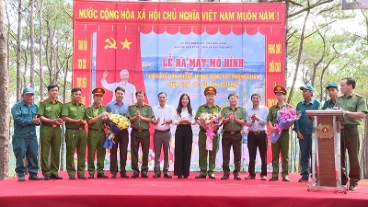 Njêng Liên đội dân phòng njrăng, n'gang puh n'hât ŭnh sa lor bôk năp ta Dak Nông