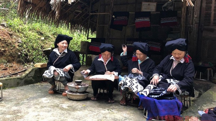 Lầy tzình páo dung chủ nhật hoi 23.4.2023