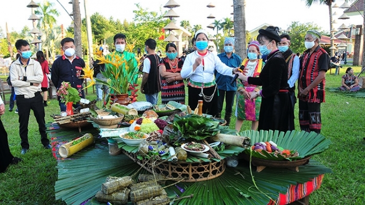 MENG HAREI 29/4 TAL HAREI 3/5, DI PALEI ILAMU - DULICH DOM BANGSA VIET NAM ( (ĐỒNG MÔ, SƠN TÂY, HÀ NỘI) HU PEIH NGAK DOM BRUK NDUNG BAK ILAMU DOM BANGSA 