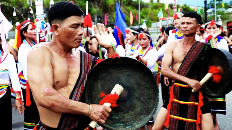 Chr’hoong Nam Trà My (Quảng Nam) zư lêy văn hóa pa dưr du lịch vel bhươl