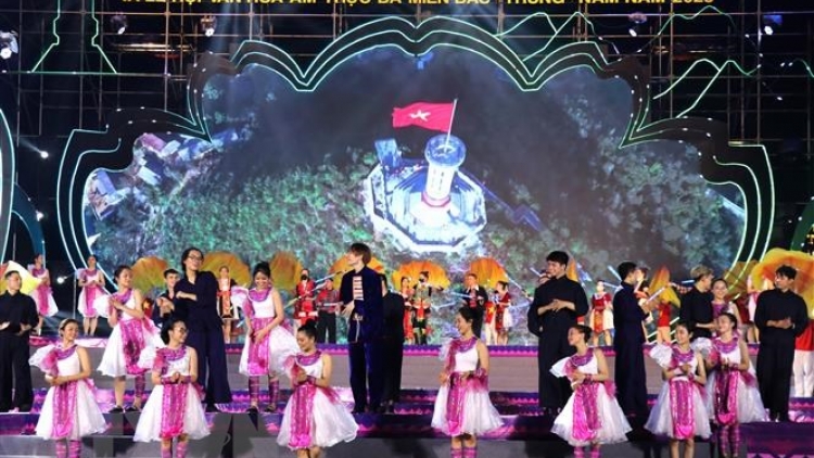 Tơợp bhrợ Festival Khèn Mông Hà Giang lâng Bhiệc bhan chr’na đha năh 3 miền Bắc- Trung- Nam