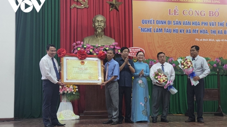 ពត៌មាន ម៉ោង​ ៦