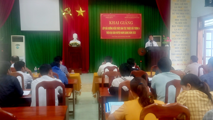 Nam Giang bhrợ pa choom c’năl acoon cóh đoọng ha zâp trưởng vel