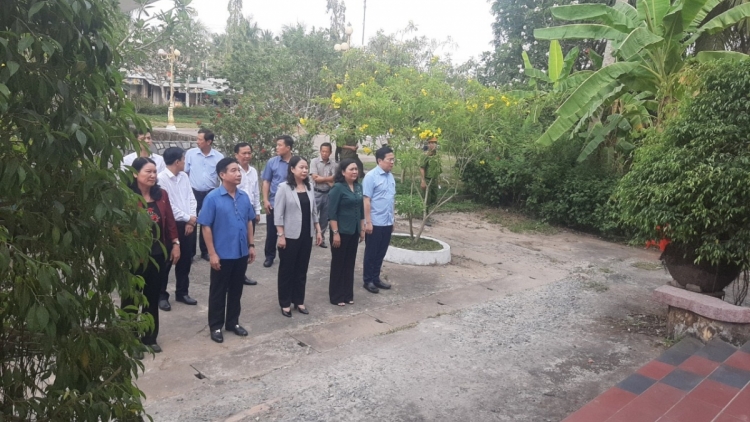 Phó Chủ tịch nước Võ Thị Ánh Xuân năc cớ tươc lum, đoọng pr’hêl đhị tỉnh Bến Tre