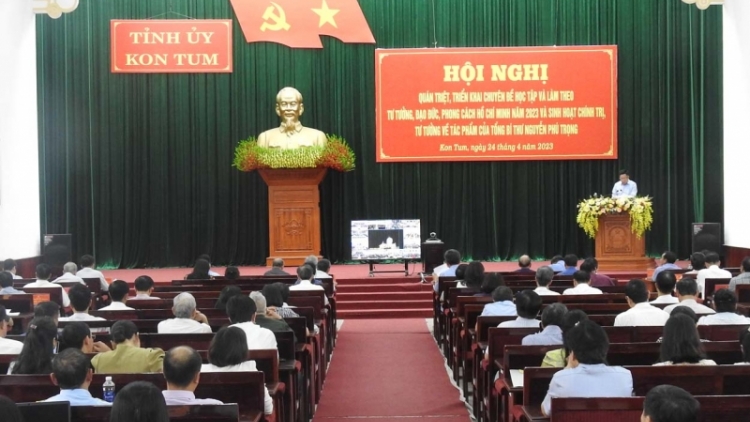 Tỉnh ủy Kon Tum sinh hoạt chính trị, nău mĭn mpeh nău nchih bah  Tổng Bí thư Nguyễn Phú Trọng