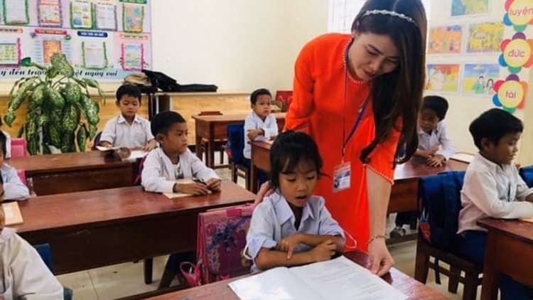 Quảng Trị: Zooi zên xăng xe đoọng ha giáo viên, nhân viên pa bhrợ coh apêê liên trường căh cợ bấc điểm trường