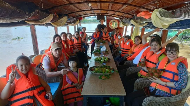 នាវាទេសចរណ៍ជាច្រើនគ្រឿងនៅខេត្តទៀនយ៉ាង និងបេនត្រែត្រូវផ្អាកសកម្មភាពដោយសារមិនទាន់មានឧបករណ៍ឃ្លាំមើលការធ្វើដំណើរ