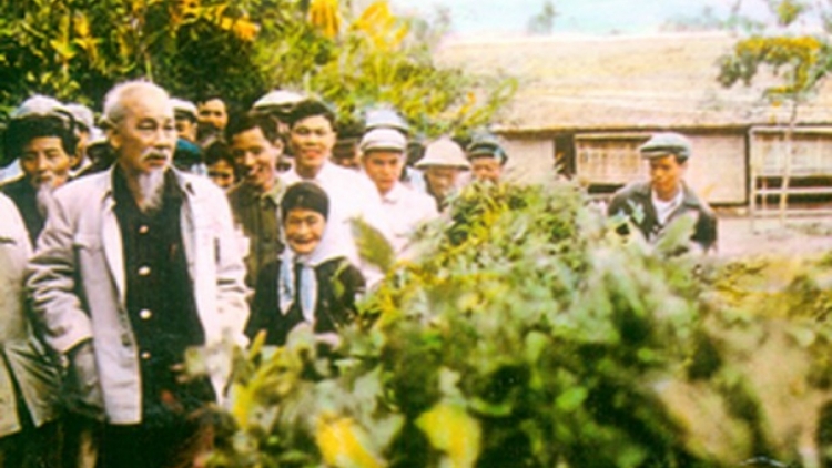 Tơmeăm khoăng Hồ Chí Minh On kân mơhno troăng bâ eăng pơxúa ăm hdroâng mơngế ƀă  rêm rơxông
