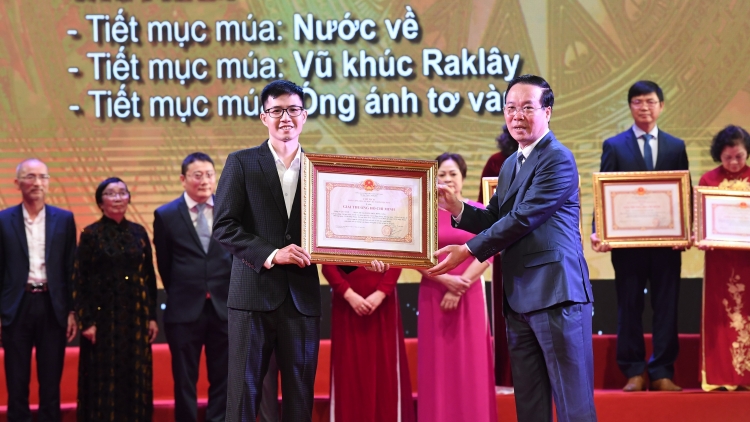 Pôa Võ Văn Thưởng, Kăn xiâm hnê ngăn tơnêi têa veăng leh diâp pri Hồ Chí Minh ‘na văn học, nghệ thuật