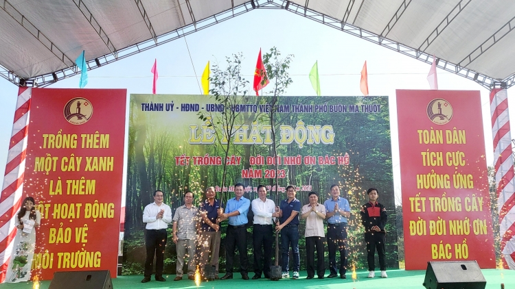 Buôn Ma Thuột, Dak Lak tơkŭm mơhnhôk leh Têt pêt loăng 