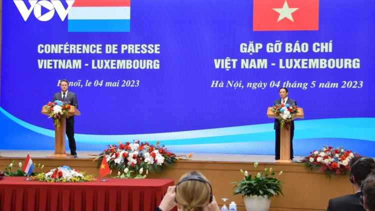 Thủ tướng Phạm Minh Chính păng Thủ tướng Luxembourg tơƀâp bơngai chih hla ar tơroi 