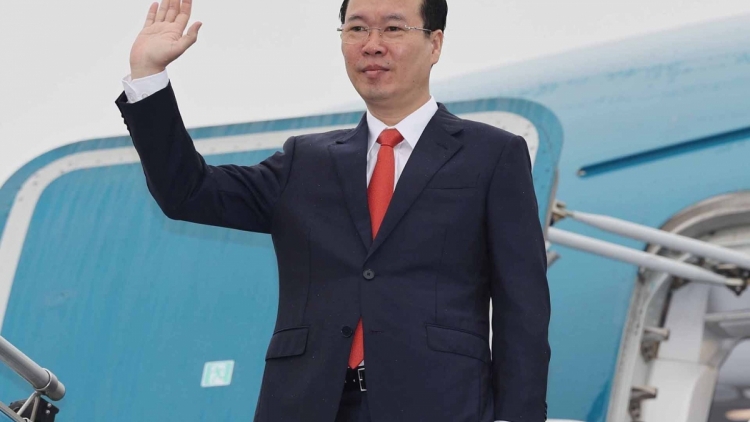 Củ tịc lơgar ồng Võ Văn Thưởng lòt gùng tus bal Dơ̆ guh lơh bơtau bơh Bơtau lơgar Anh ồng Charles III dê