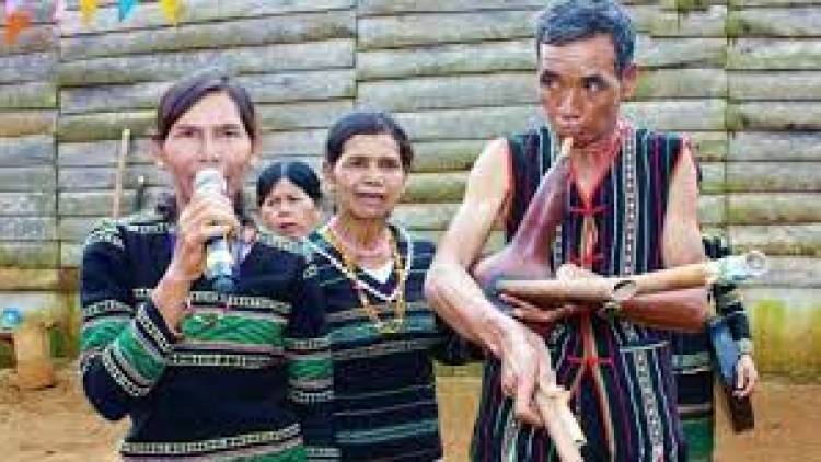 Kahgĭt ƀon lan (Hãy nhớ về quê hương)