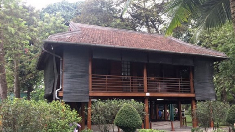 Sang krum Awa Hồ - mnơ̆ng bi hmô kơ knhuah hdĭp Hồ Chí Minh