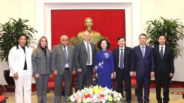 Ngế pơkuâ tơrŭm cheăng xiâm tơnêi têa tơdah Khu kăn Vi ƀan Kring tơniăn tung măng dêi  Cuba