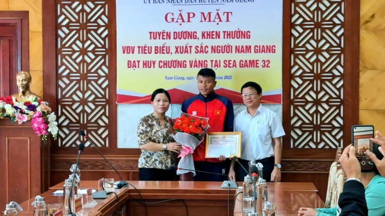 Haanh deh, cher đoọng ch’ner ha vận động viên bơơn Huy chương Vàng SEA Games 32