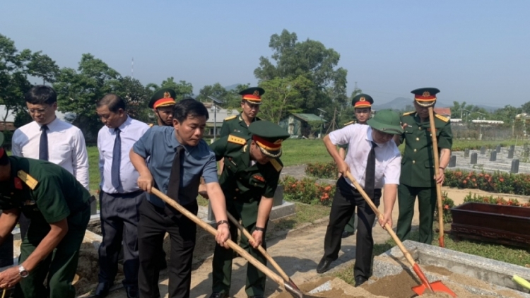 Thừa Thiên Huế: C’lêng lâng tập đợc16 n’hang liệt sỹ chêết bil đhị Lào