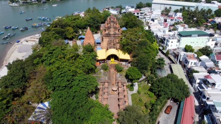 Khánh Hòa: Tơơp bhrợ Bhiêc bhan Tháp Bà Ponagar