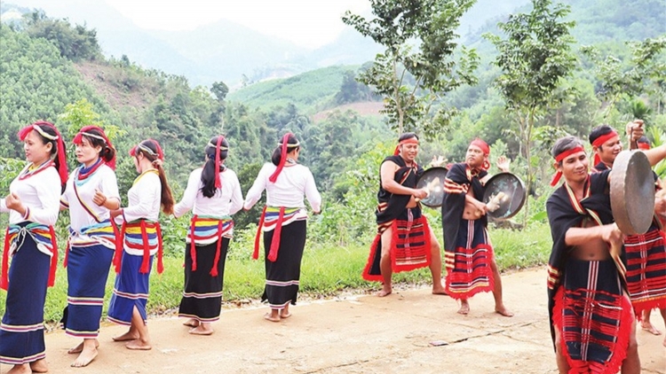 Zư đơc lâng pa choom đoọng văn hóa ma nưih Cor coh đhăm k’tiêc Quế