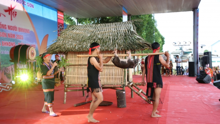 Tơợp bhrợ bhiệc bhan văn hóa ty đanh âng ma nuyh Bh’nong chr’hoong Phước Sơn