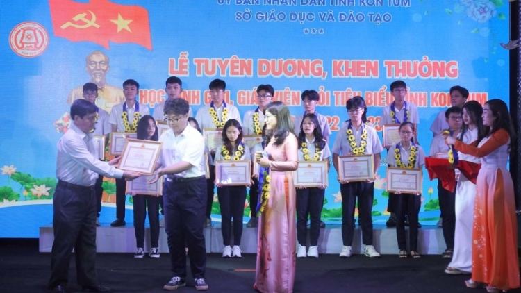 Kon Tum: Rnê nsơm, nkhôm an 273 kon hoc nti blău n’hanh nai nti ntoh lư.