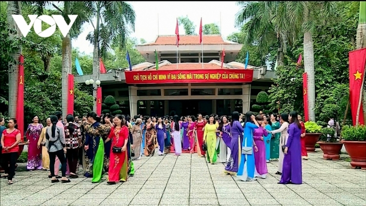 ពត៌មាន ម៉ោង​ ៦