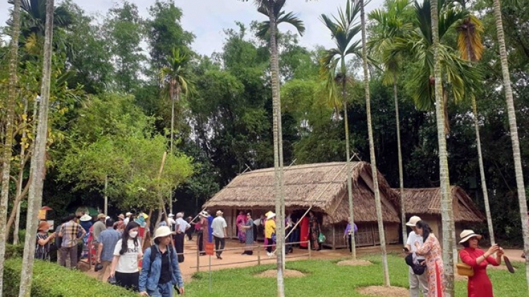 Từ Quảng Nam con về thăm quê Bác