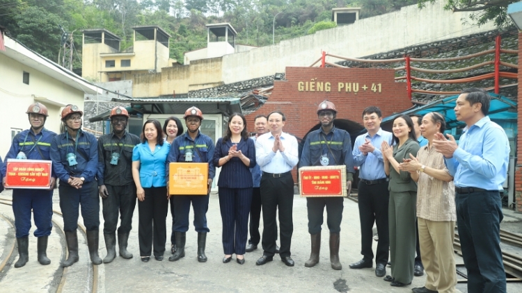 Groi Kruanh dak Võ Thị Xuân tât râng trong ntu, mâp ăp nŭih bah ntŭk kan sŏk sah ônh