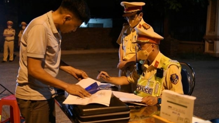 Toom k’nặ 16 r’bhâu manuyh bhrợ lất ooy nồng độ cồn coh 5 t’ngay đhêy lễ