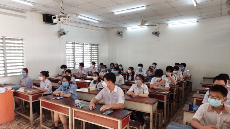 Rơh thi tốt nghiệp THPT 2023: Njêng 10 mpôl hăn ôp uănh nchrăp rơh thi