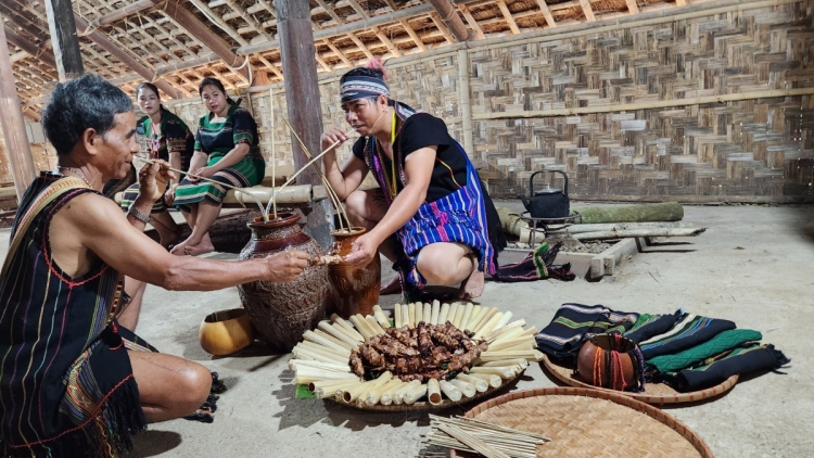 ILAMU PADANG SANG DI URANG M’NÔNG