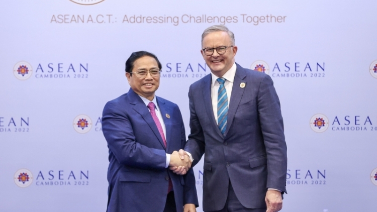 Thủ tướng lơgar Australia ồng Anthony Albanese còp lơgar Việt Nam lơh pràn bơta git gơ̆p bal đah bàr lơgar