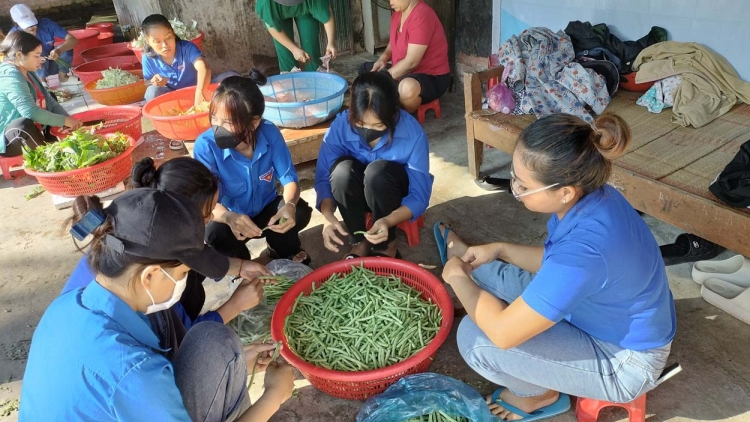 Kon Tum: Tơdrong jang năm tơgŭm đei yua ăn hŏk tro pơ long tốt nghiệp jăl 3