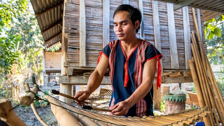 Parơtuk cim mơni bơyan phang lah jŭ